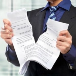 Иллюстрация: Запись в трудовой книжке при увольнении с работы по совместительству