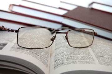 Иллюстрация: Запись в трудовую книжку по совместительству — образец и важные нюансы
